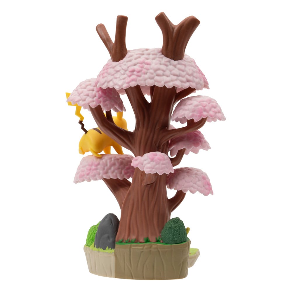 Pokémon Environment Set / Frühlingswald mit Raupy & Pikachu / Jazwares / 5 cm Figuren + 15 cm Display