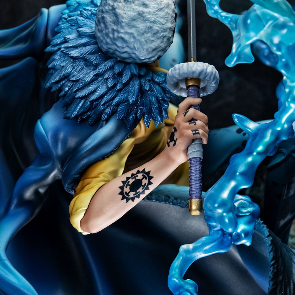 Trafalgar Law Statue / The Surgeon of Death Awaken Version / One Piece / Megahouse / 27 cm