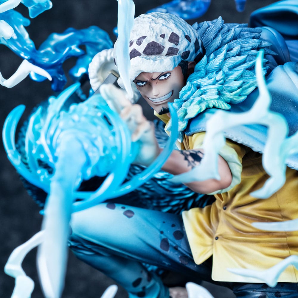 Trafalgar Law Statue / The Surgeon of Death Awaken Version / One Piece / Megahouse / 27 cm