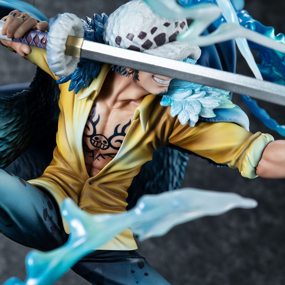 Trafalgar Law Statue / The Surgeon of Death Awaken Version / One Piece / Megahouse / 27 cm