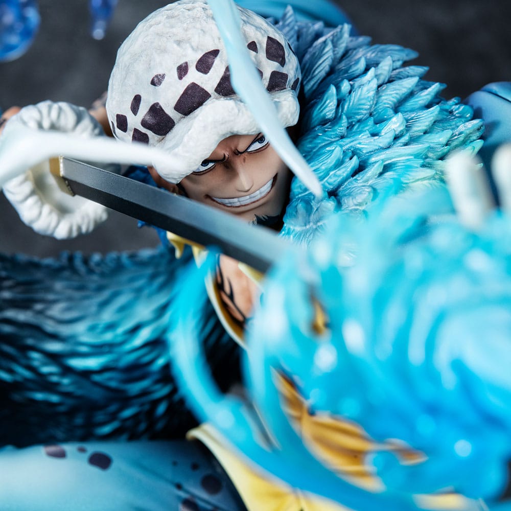 Trafalgar Law Statue / The Surgeon of Death Awaken Version / One Piece / Megahouse / 27 cm
