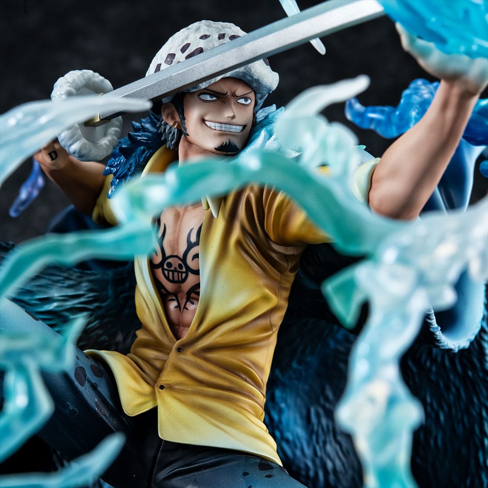 Trafalgar Law Statue / The Surgeon of Death Awaken Version / One Piece / Megahouse / 27 cm