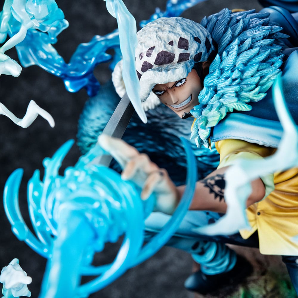 Trafalgar Law Statue / The Surgeon of Death Awaken Version / One Piece / Megahouse / 27 cm