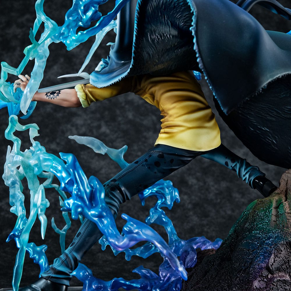 Trafalgar Law Statue / The Surgeon of Death Awaken Version / One Piece / Megahouse / 27 cm