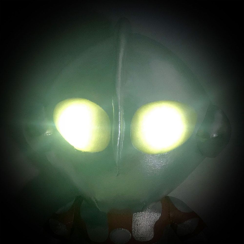 Ultraman Plüsch mit leuchtenden Augen, 25 cm