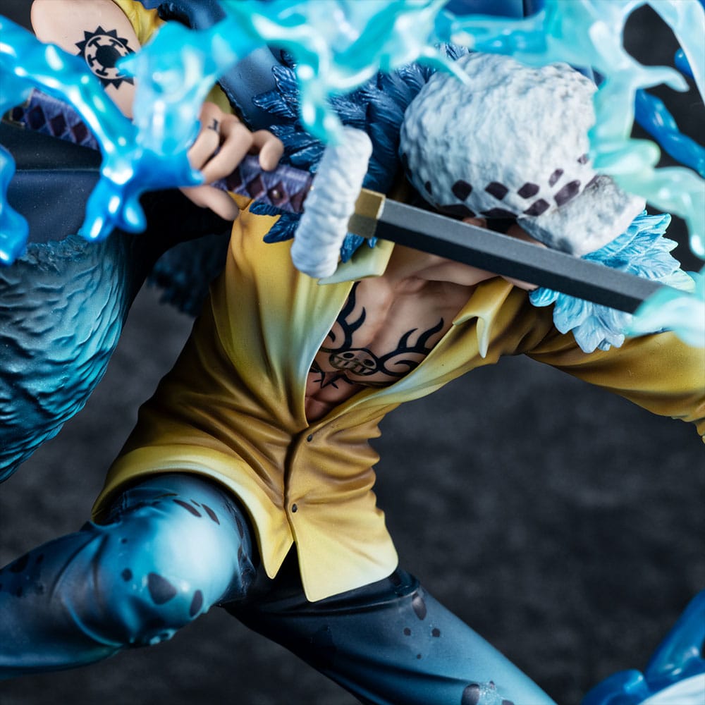 Trafalgar Law Statue / The Surgeon of Death Awaken Version / One Piece / Megahouse / 27 cm