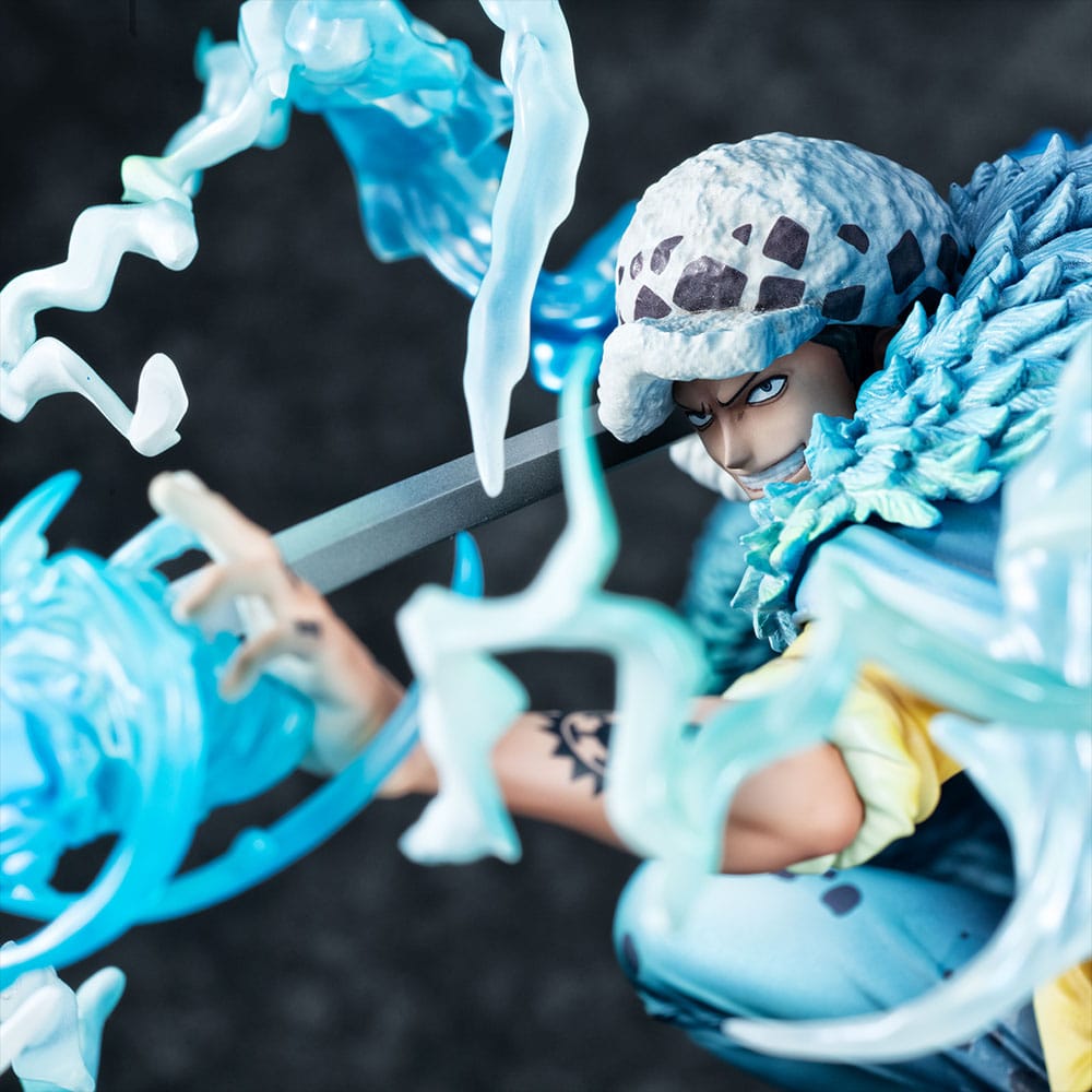 Trafalgar Law Statue / The Surgeon of Death Awaken Version / One Piece / Megahouse / 27 cm