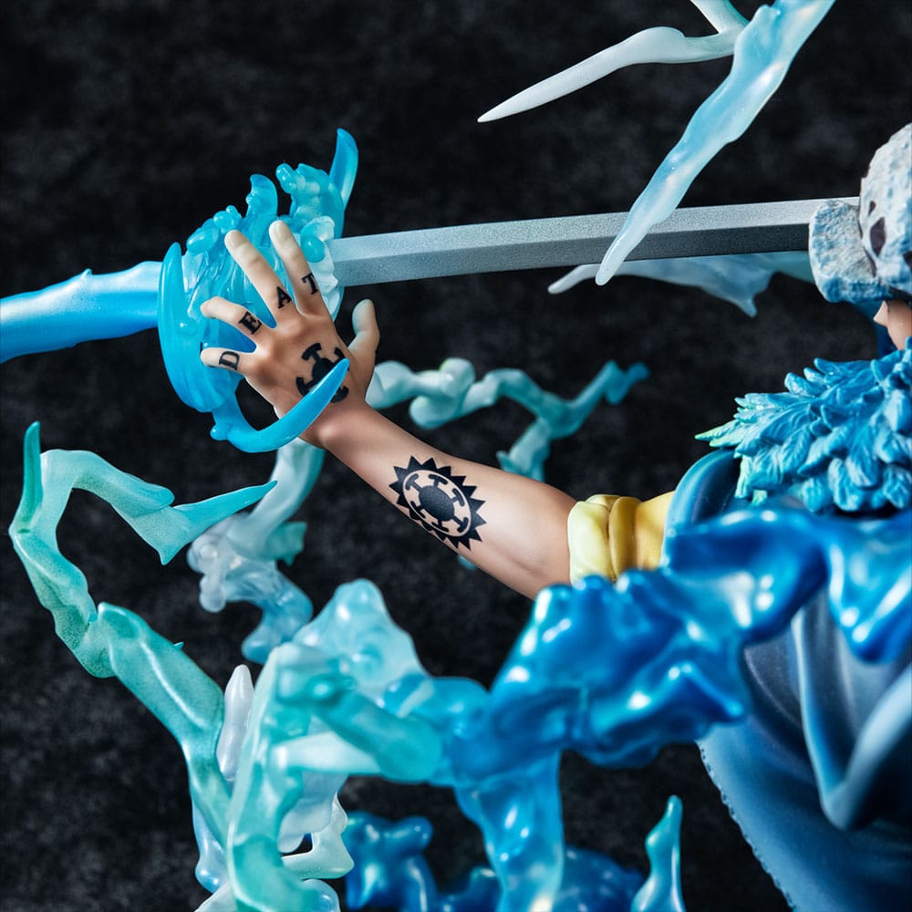 Trafalgar Law Statue / The Surgeon of Death Awaken Version / One Piece / Megahouse / 27 cm