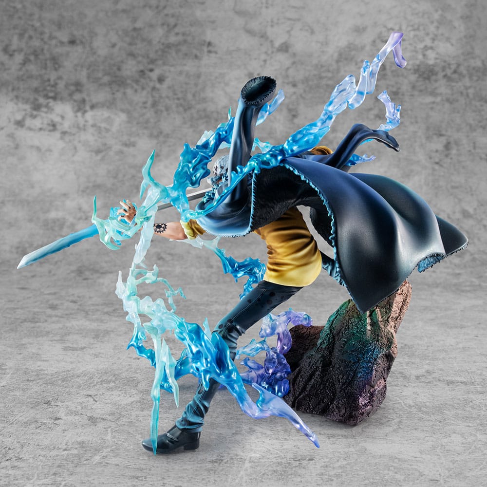Trafalgar Law Statue / The Surgeon of Death Awaken Version / One Piece / Megahouse / 27 cm